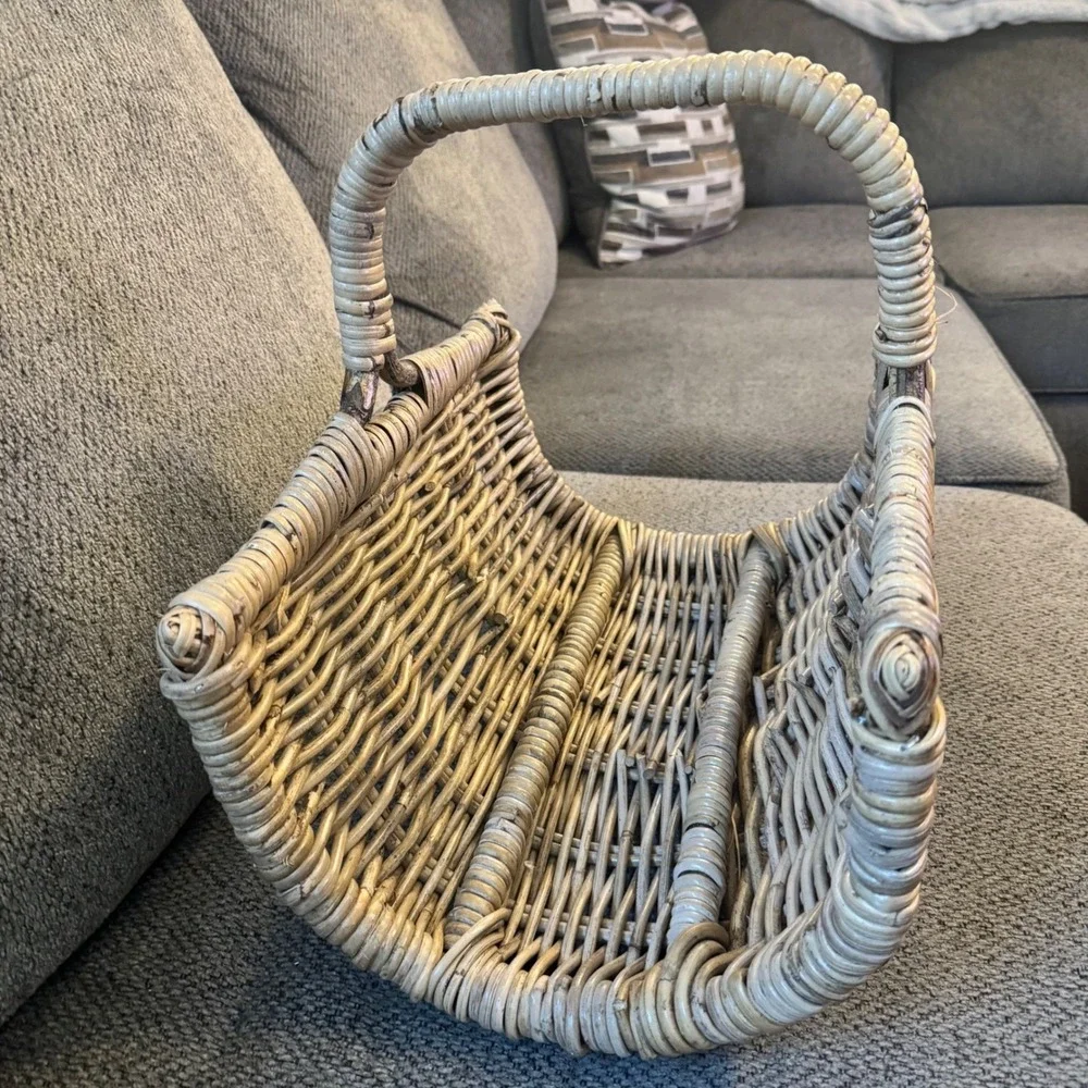 Vintage Rustic Wicker Fireplace Log or Blanket Basket w/ handle –15